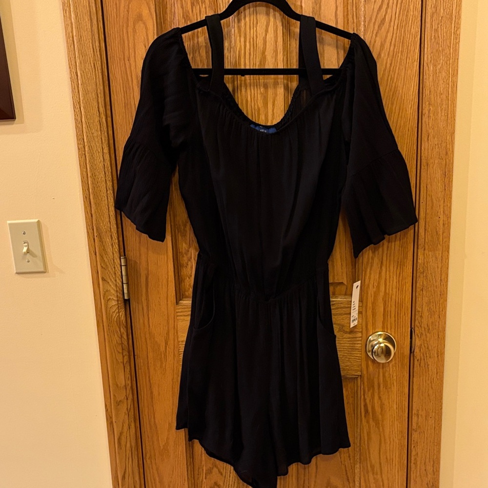 Apt. 9 Black Elbow, Flounced Sleeve Romper NWT